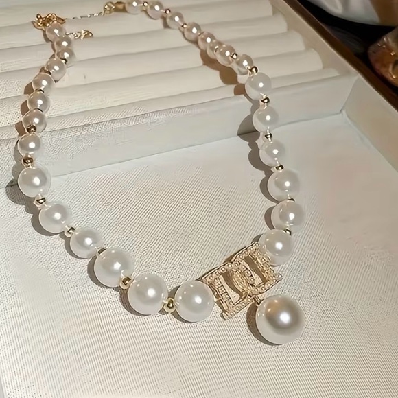 Vintage Pearl and Gold Jewelry Set - Picture 7 of 7
